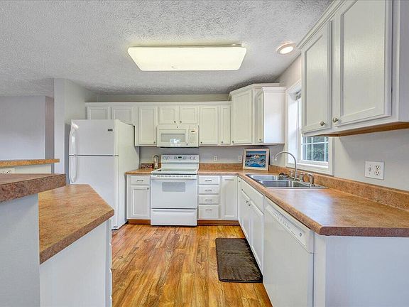 2nd image of 290 Fields Ave
