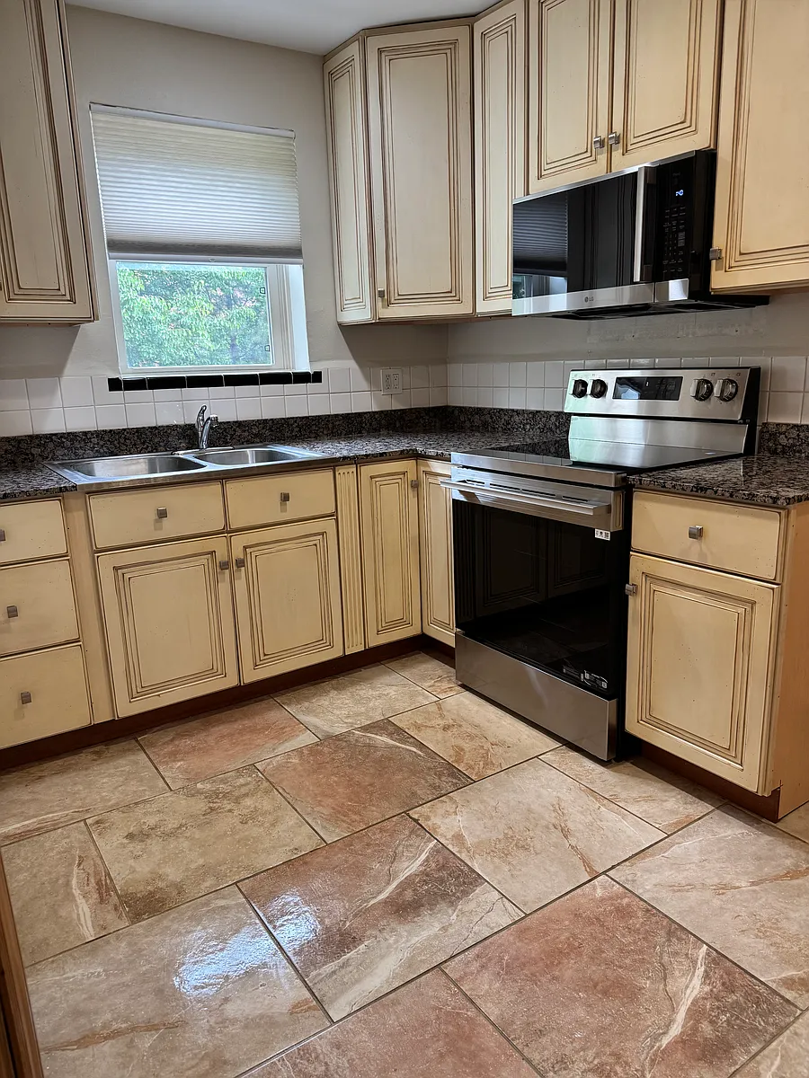 Building Photo - 5847 Sunshine Dr #1W