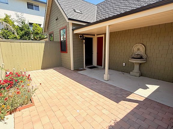 2nd image of 1520 Garden St #B