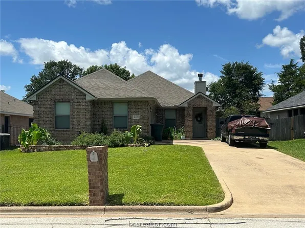 2402 Pleasant Rose Cir, Bryan, TX 77808