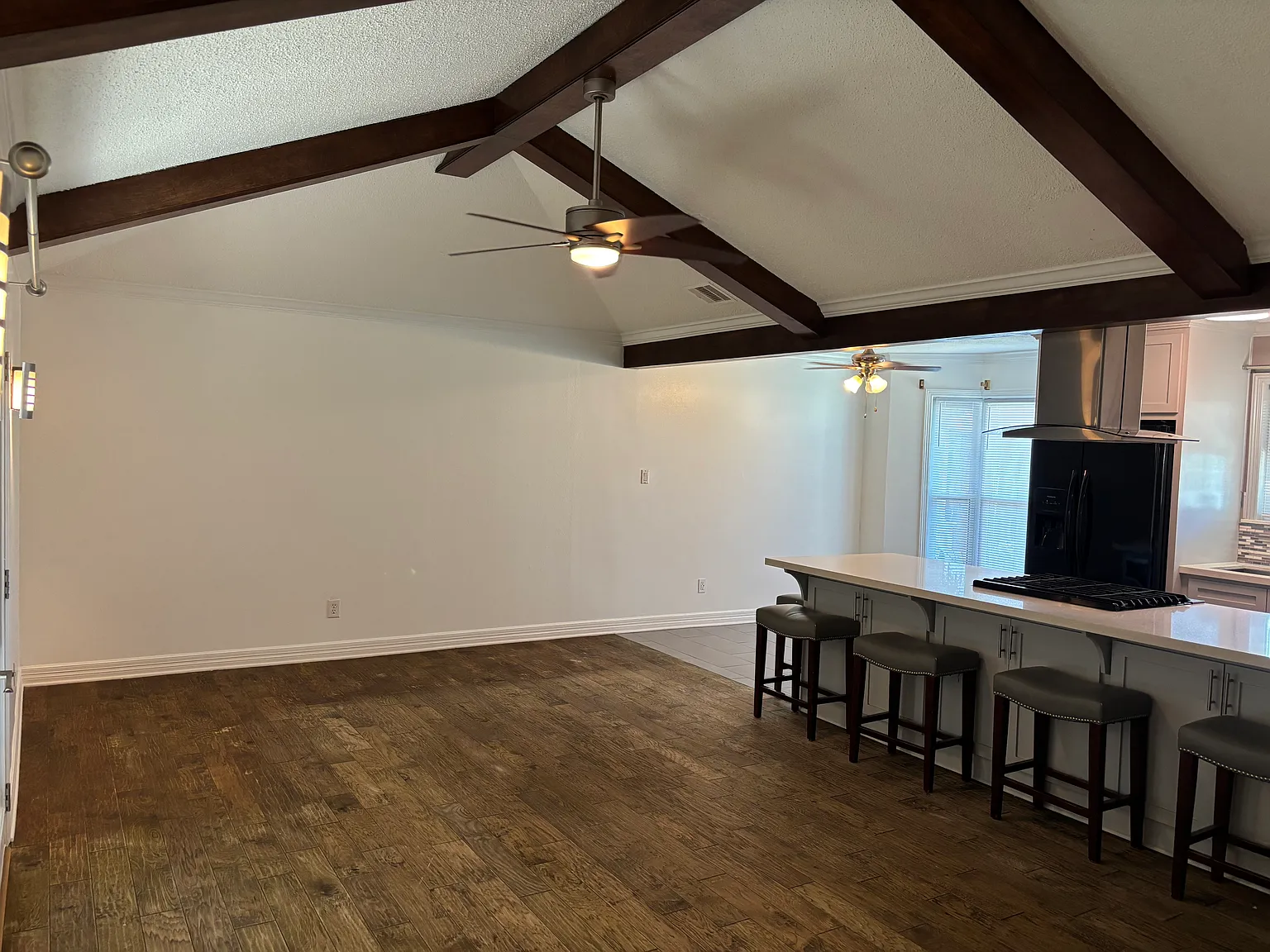 3 bed, 1.5 bath, 1117 sqft, $1,800 — Photo 3