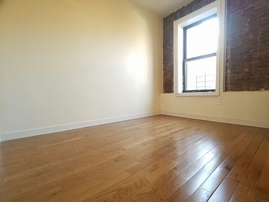 Rented by Evergreen Apartments BK | media 26