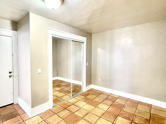 3rd image of 901 N M St APT 12