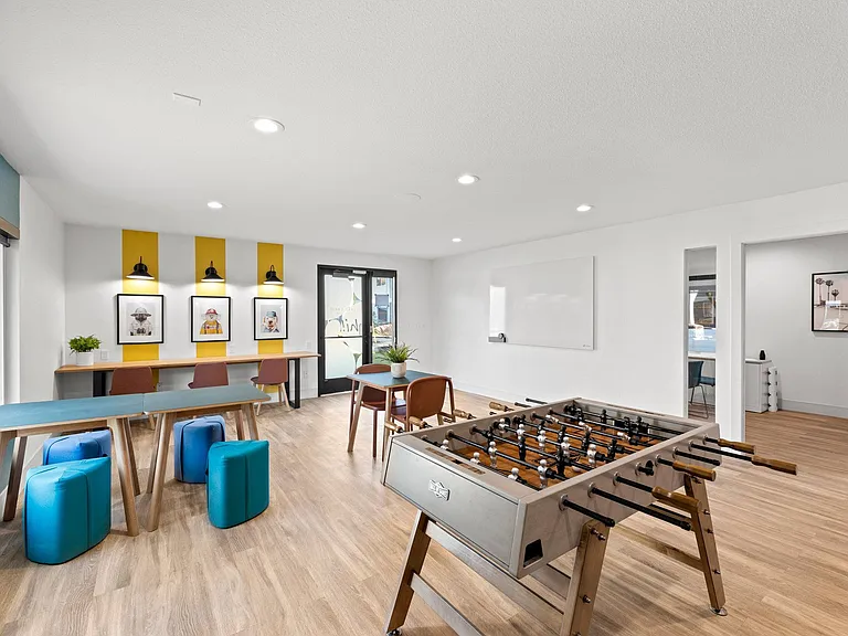 Lake Crest Apartments — Photo 14