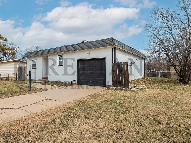 2722 N Holyoke St — Photo 2