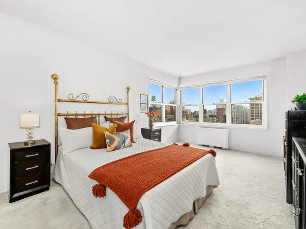 20 East 9th Street image 18 of 38