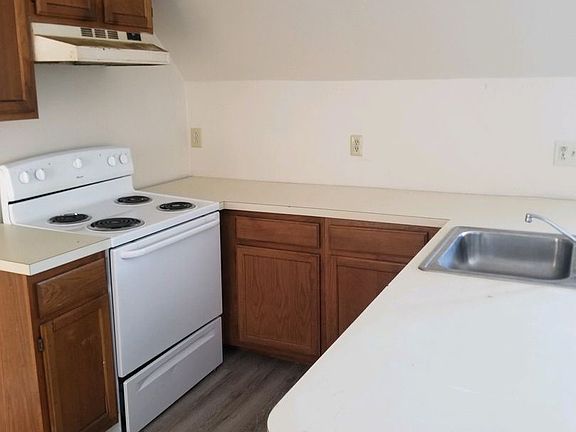 4th image of 74 Bellevue Ave APT 3
