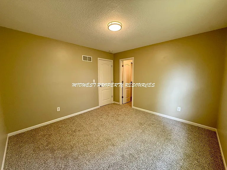 9002 E 85th St — Photo 14