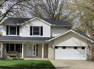 21384 Deerfield Dr, Woodhaven, MI 48183