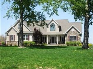 11800 Ascot Ln, Chagrin Falls, OH 44023