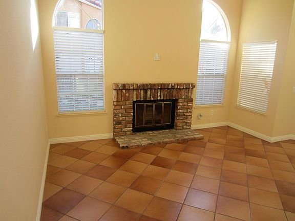 Gas fireplace. Ready to use.