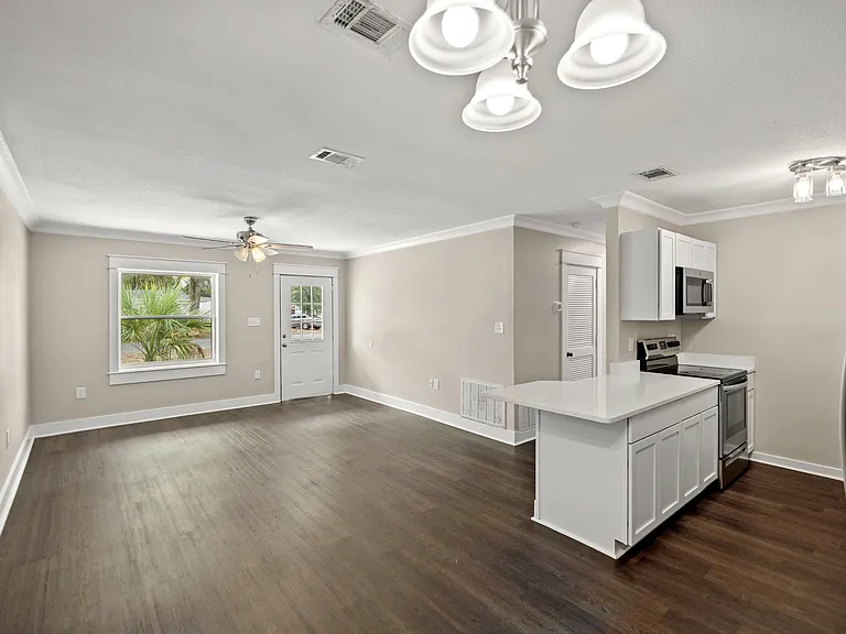 200 Spencer Dr — Photo 6