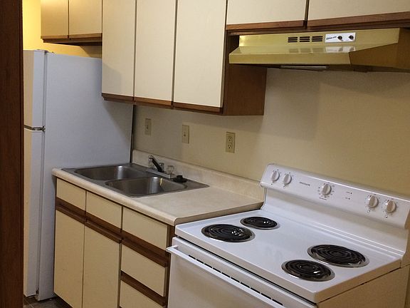 3rd image of 1133 Huntington Ave APT 10