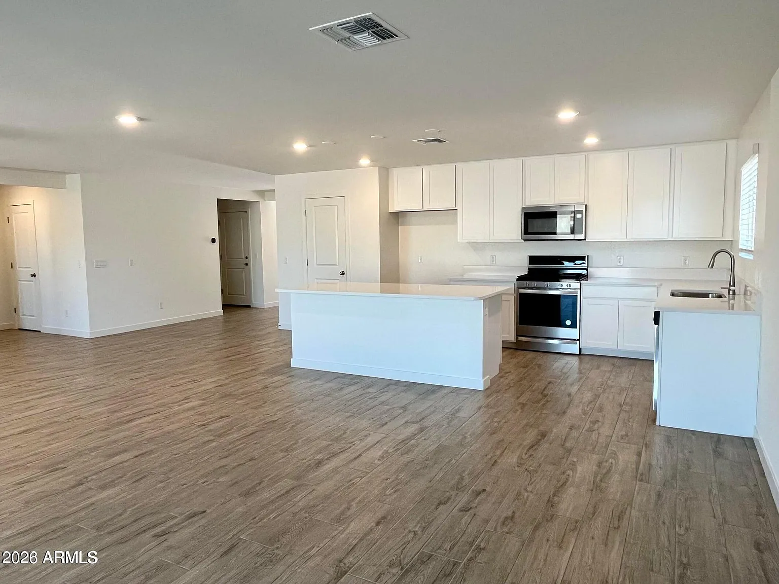 4 bed, 2.0 bath, 2097 sqft, $2,600 — Photo 4