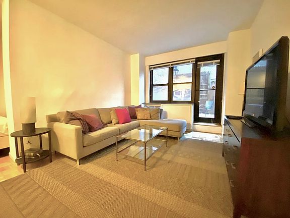 4th image of 320 E 58th St APT 1A