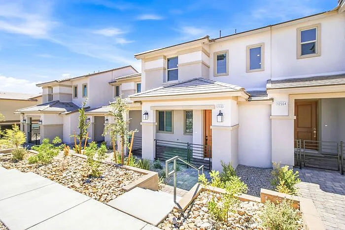 3 bed, 2.5 bath, $2,506 — Photo 3