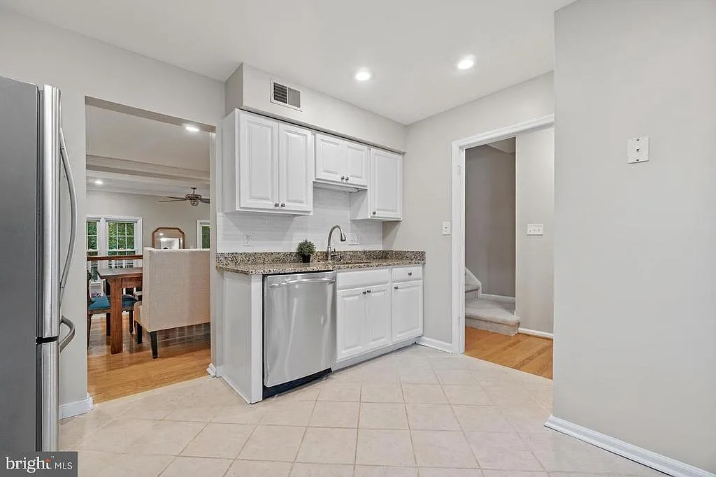 3 bed, 3.5 bath, 1372 sqft, $3,400 — Photo 4