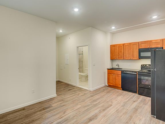 4th image of 317 N 52nd St #1