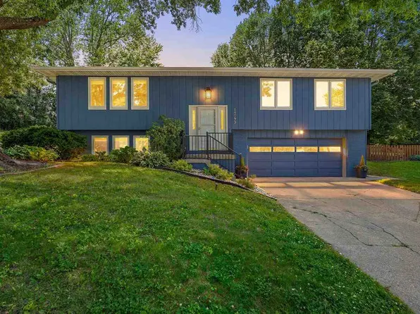 1749 Hafor Dr, Iowa City, IA 52246