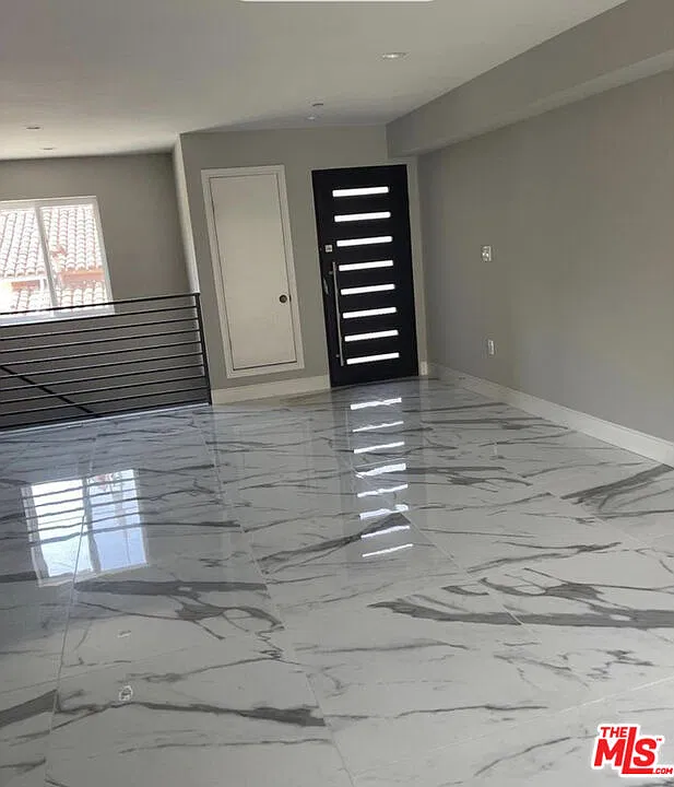 3 bed, 2.5 bath, 1376 sqft, $3,200 — Photo 4