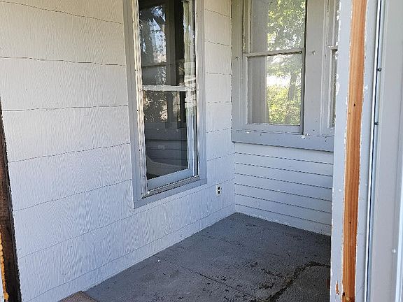 2nd image of 405 Oakland Ave