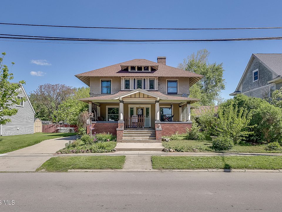 1st image of 106 W Lynn St