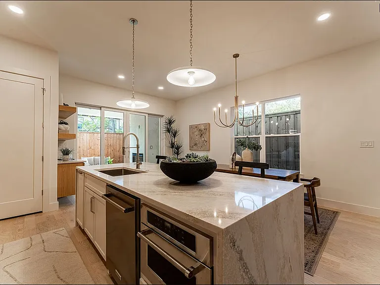 4525 Rusk Ave — Photo 4
