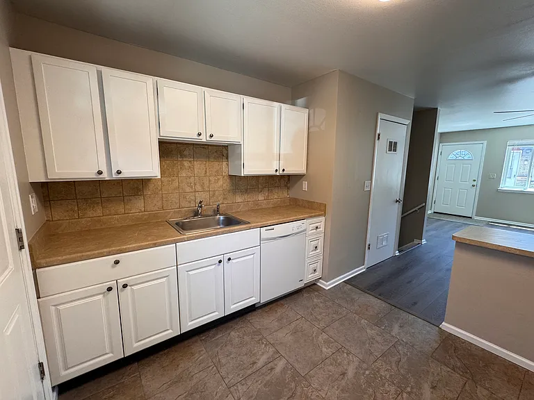 8325 Fox St #8327 — Photo 2