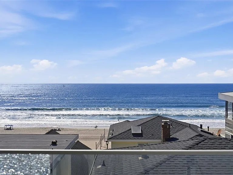 2406 Ocean Dr — Photo 3