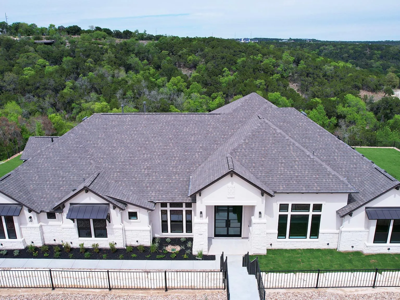 5 bed, 5.5 bath, 4139 sqft, $6,995 — Photo 3