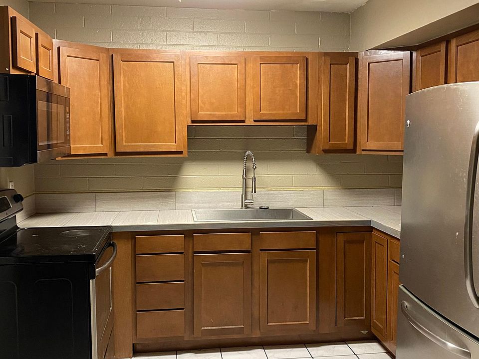 1st image of 825 W 3rd St #C