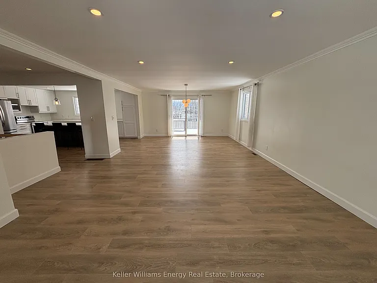 497 Wellington Main St — Photo 17