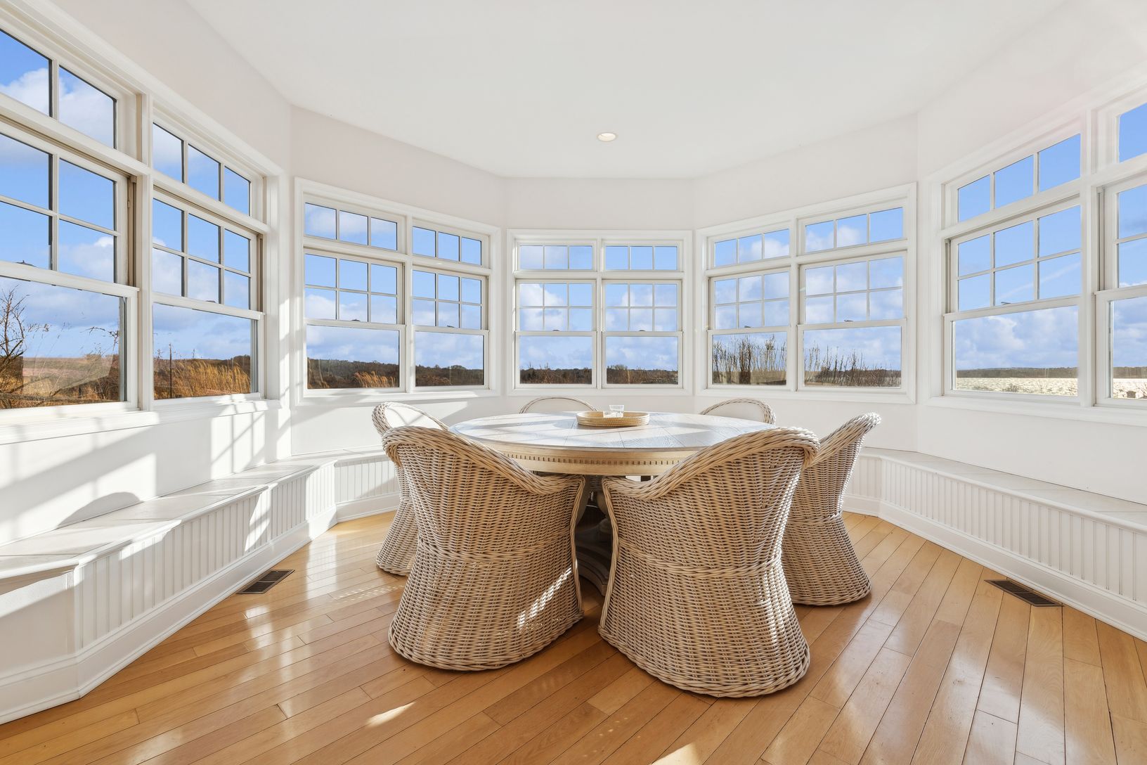  Breakfast Nook