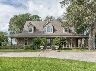 404 Oetken W, Anahuac, TX 77514