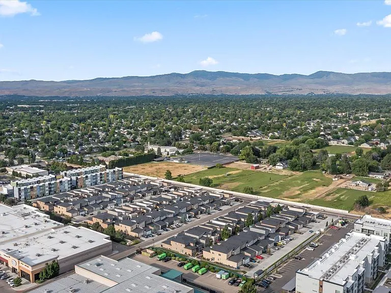 Verraso Village Townhomes — Photo 55