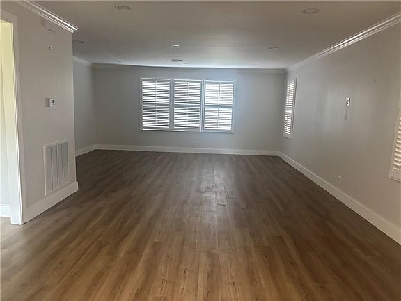 3rd image of 3107 Elliott St