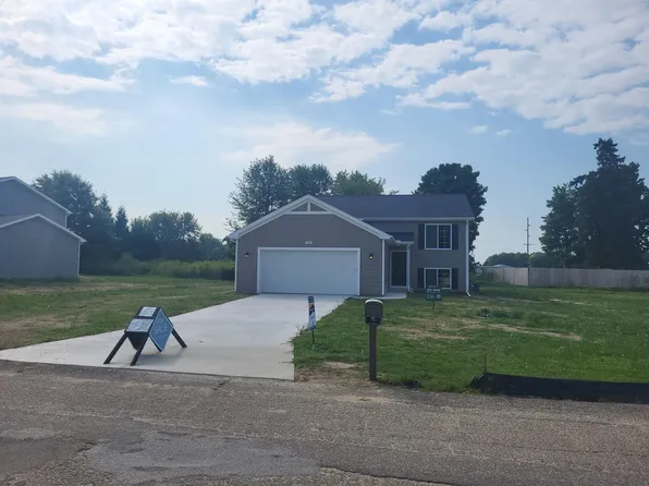 1130 Anna Lane St, Saint Joseph, MI 49085