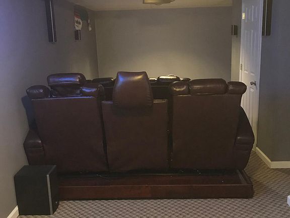 Finished basement(full bath, closet, walk out)