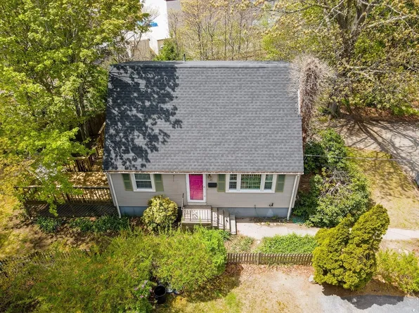 30 Whitcomb Ter, Weymouth, MA 02190