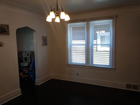 4th image of 2418 Holmes St