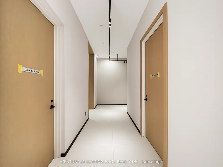 400 King St W #908 — Photo 2