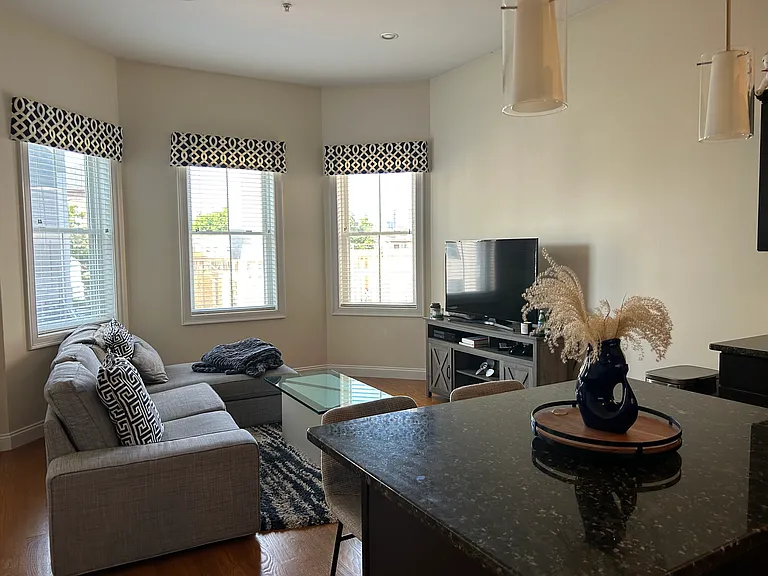 282 Maverick St #3 — Photo 10