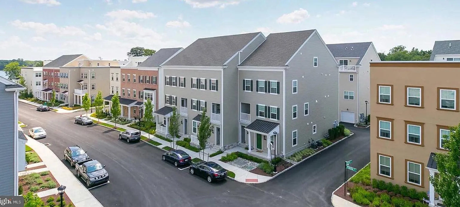 3 bed, 3.5 bath, 1868 sqft, $3,290 — Photo 1