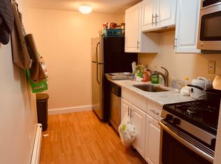 4 Cottage St #1R, Boston, MA 02128