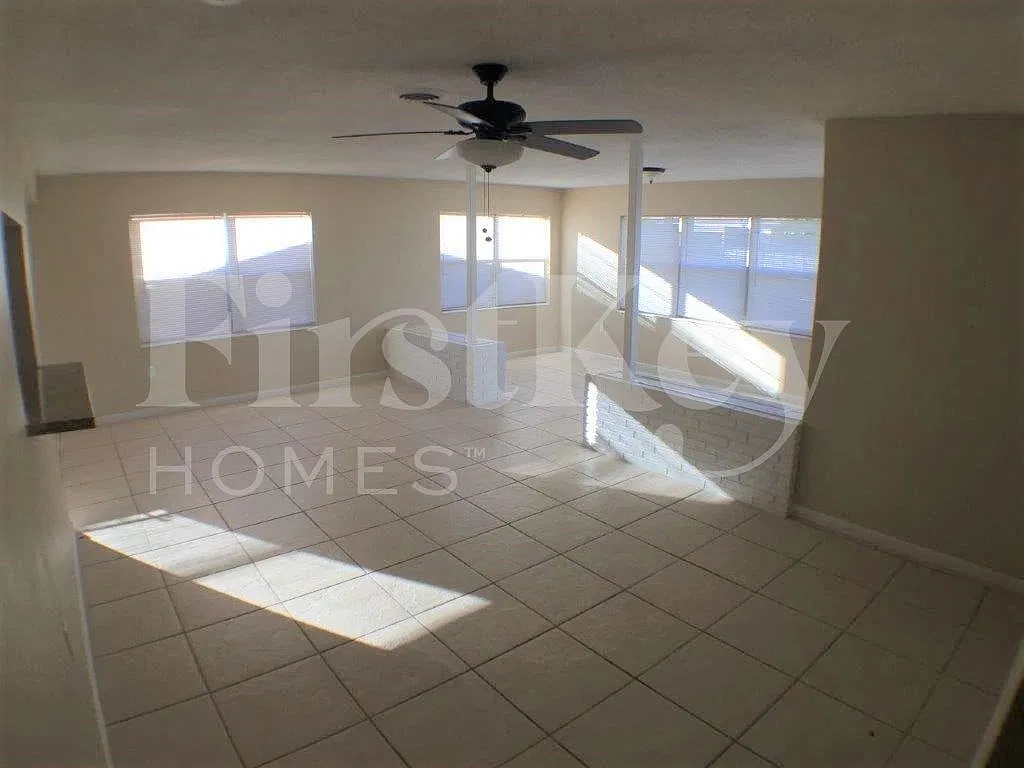 3 bed, 2.0 bath, 1476 sqft, $3,480 — Photo 2