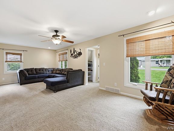 5th image of 2139 Hemlock Rd