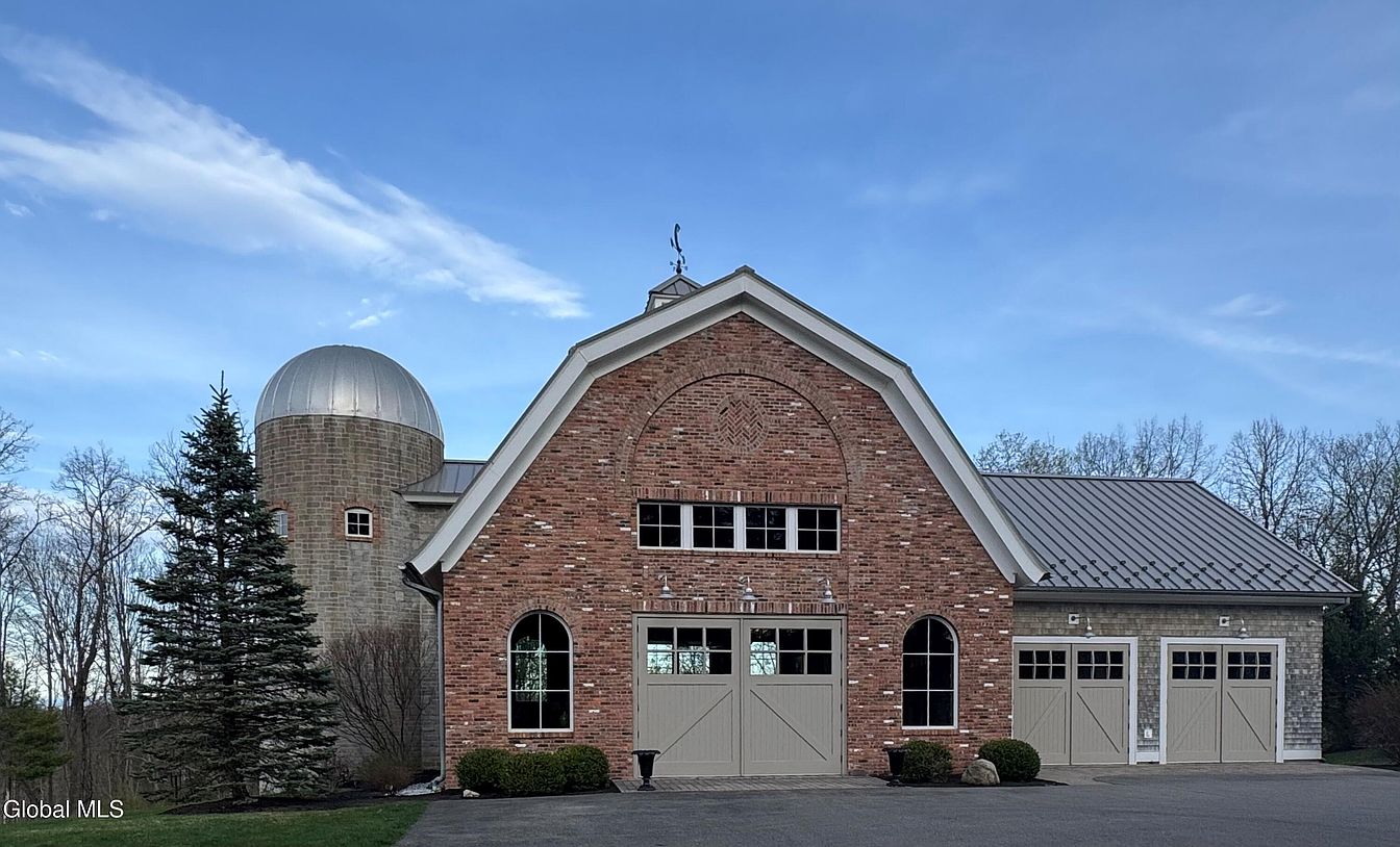 2nd image of 331 Vly Road