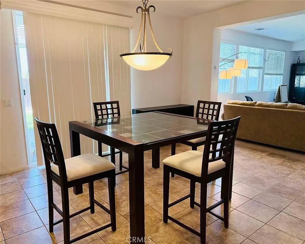 4 bed, 3808 sqft, $4,500 — Photo 4