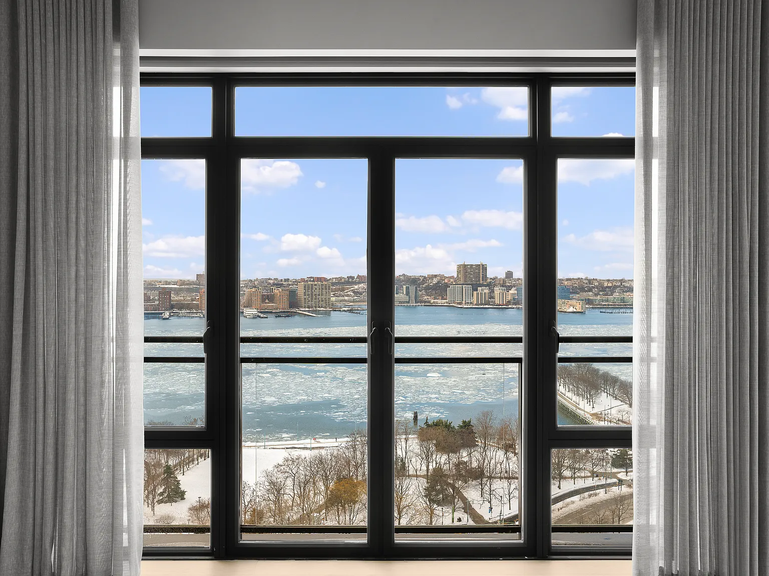 555 West 22nd Street — Photo 4