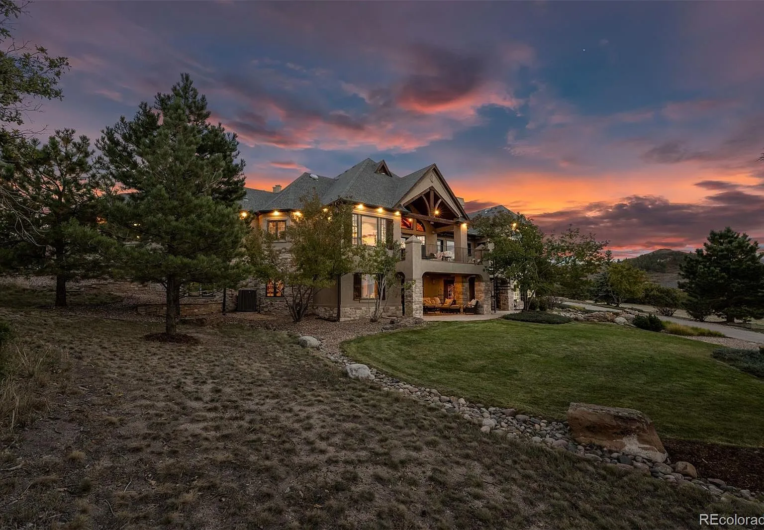 5 bed, 7.0 bath, 7013 sqft, $14,000 — Photo 3